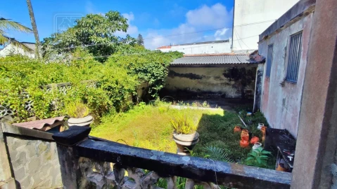 Moradia T12 para Venda em Ponta Delgada (São José)