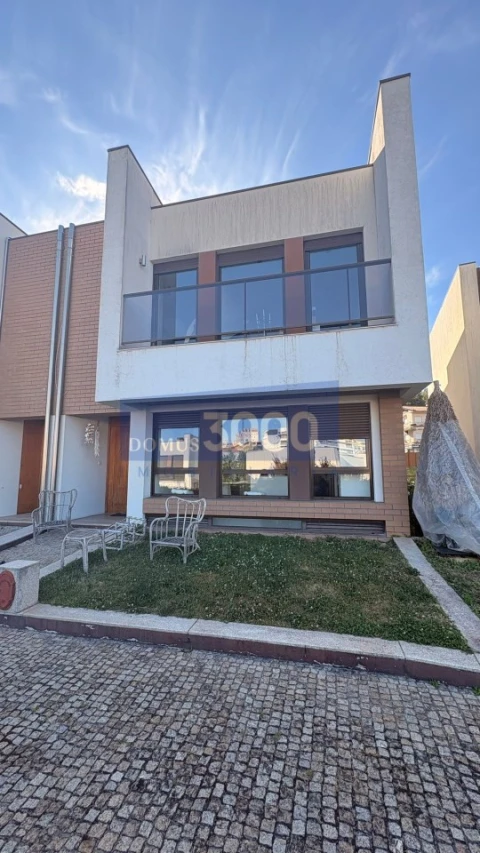 Moradia T3 para Venda em Nossa Senhora da Conceição, São Pedro e São Dinis