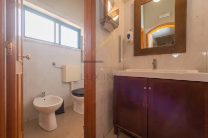 Negócio para Venda em Queluz e Belas