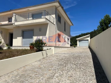 Moradia T3 para Venda em Escariz
