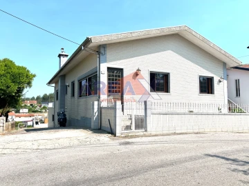 Moradia T2 para Venda em Vila de Cucujães