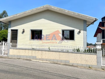 Moradia T2 para Venda em Vila de Cucujães