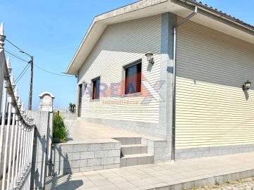 Moradia T2 para Venda em Vila de Cucujães