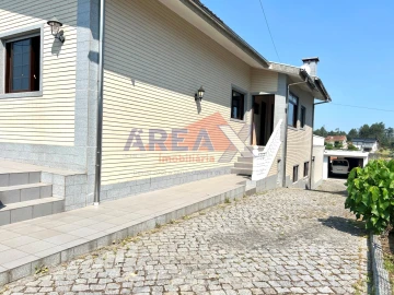Moradia T2 para Venda em Vila de Cucujães