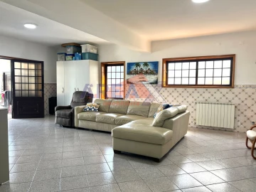 Moradia T2 para Venda em Vila de Cucujães