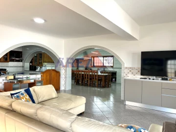 Moradia T2 para Venda em Vila de Cucujães