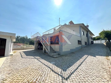 Moradia T2 para Venda em Vila de Cucujães