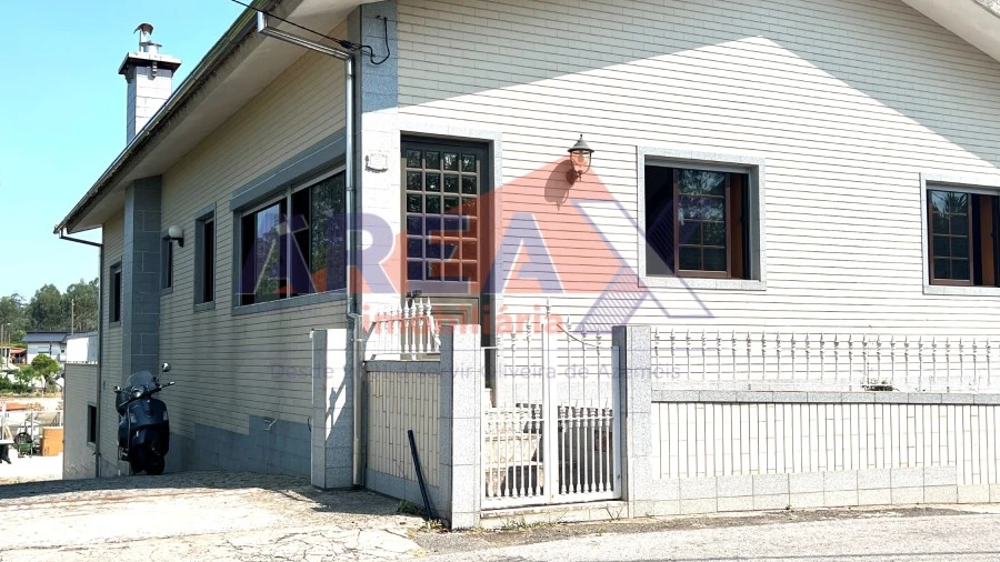 Moradia T2 para Venda em Vila de Cucujães