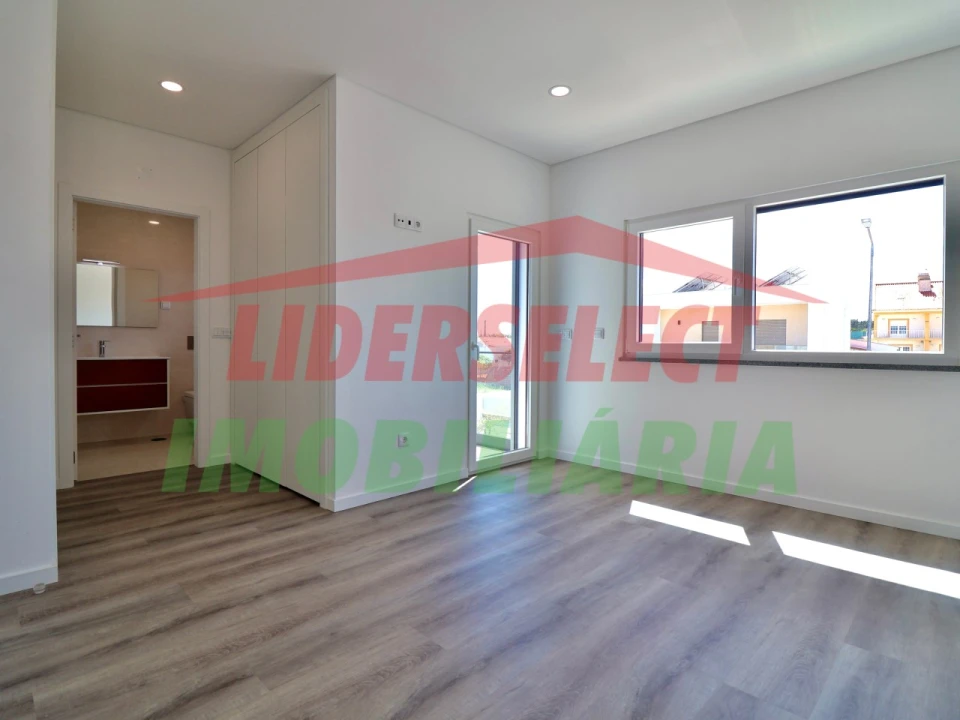 Moradia T3 para Venda em Silveira Foto 13