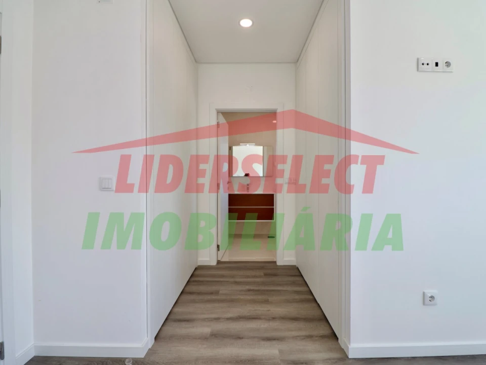 Moradia T3 para Venda em Silveira Foto 17