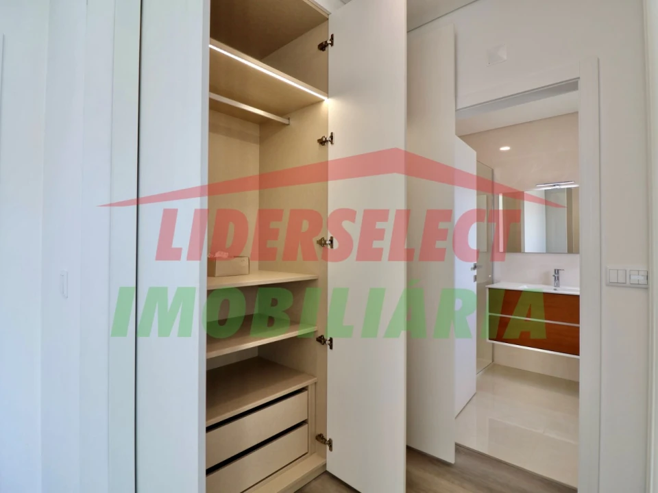 Moradia T3 para Venda em Silveira Foto 18