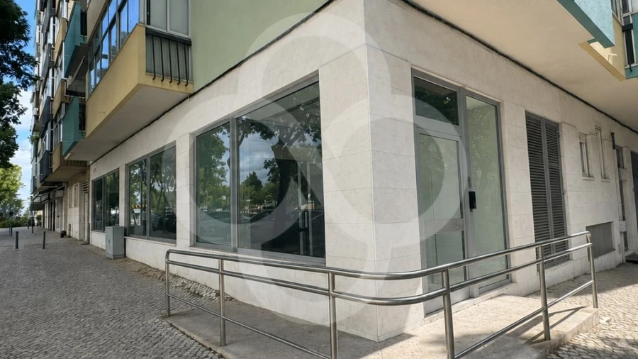 Loja para Arrendamento em Benfica