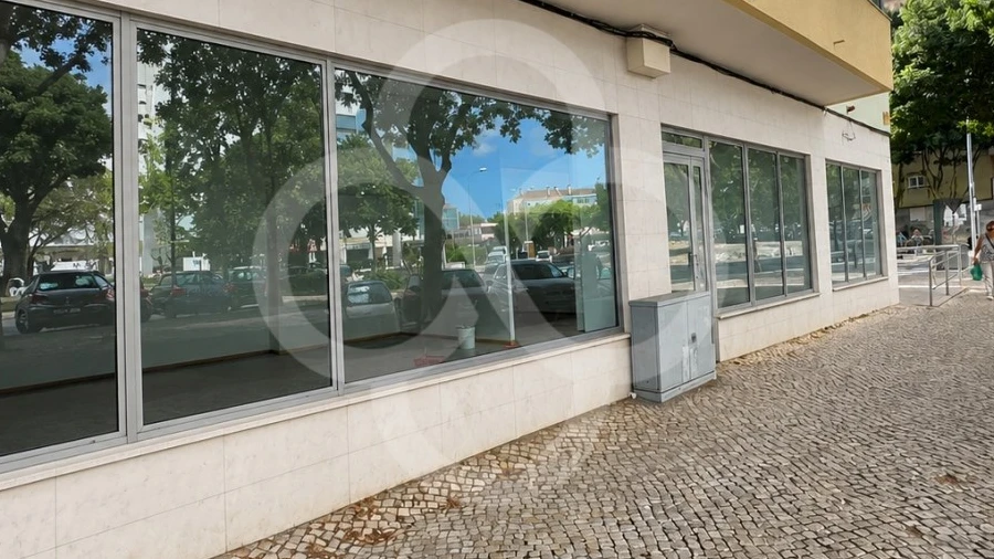 Loja para Arrendamento em Benfica