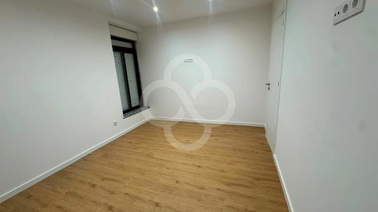 Apartamento T2 para Venda em Santa Maria e São Miguel, São Martinho, São Pedro Penaferrim Foto 3