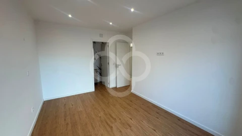 Apartamento T2 para Venda em Santa Maria e São Miguel, São Martinho, São Pedro Penaferrim