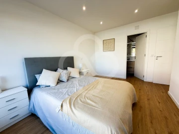 Apartamento T2 para Venda em Santa Maria e São Miguel, São Martinho, São Pedro Penaferrim
