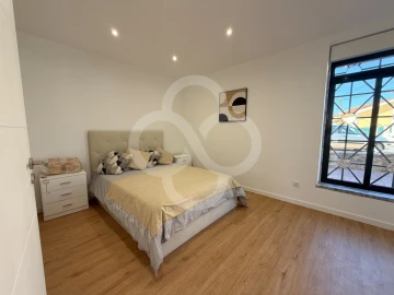 Apartamento T2 para Venda em Santa Maria e São Miguel, São Martinho, São Pedro Penaferrim