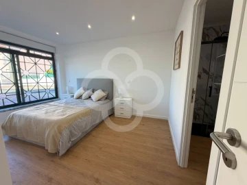 Apartamento T2 para Venda em Santa Maria e São Miguel, São Martinho, São Pedro Penaferrim