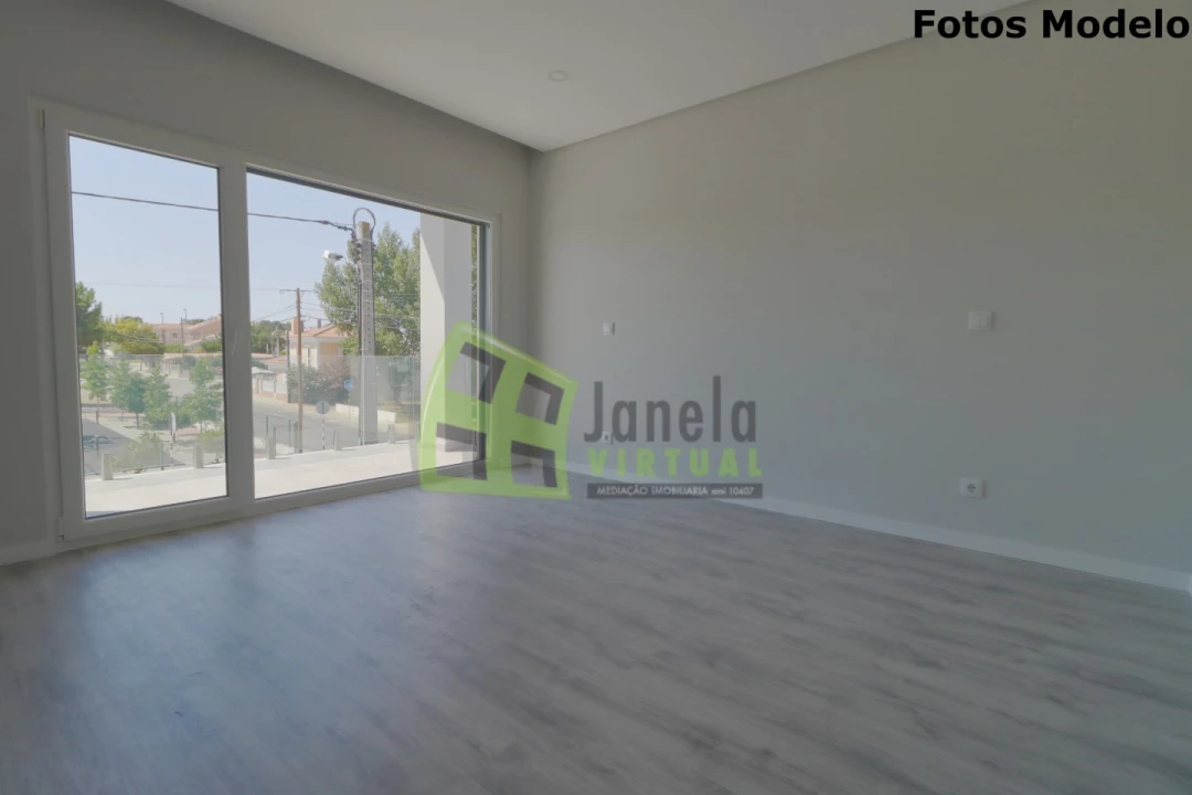 Moradia T1 para Venda em Fernao Ferro Foto 12