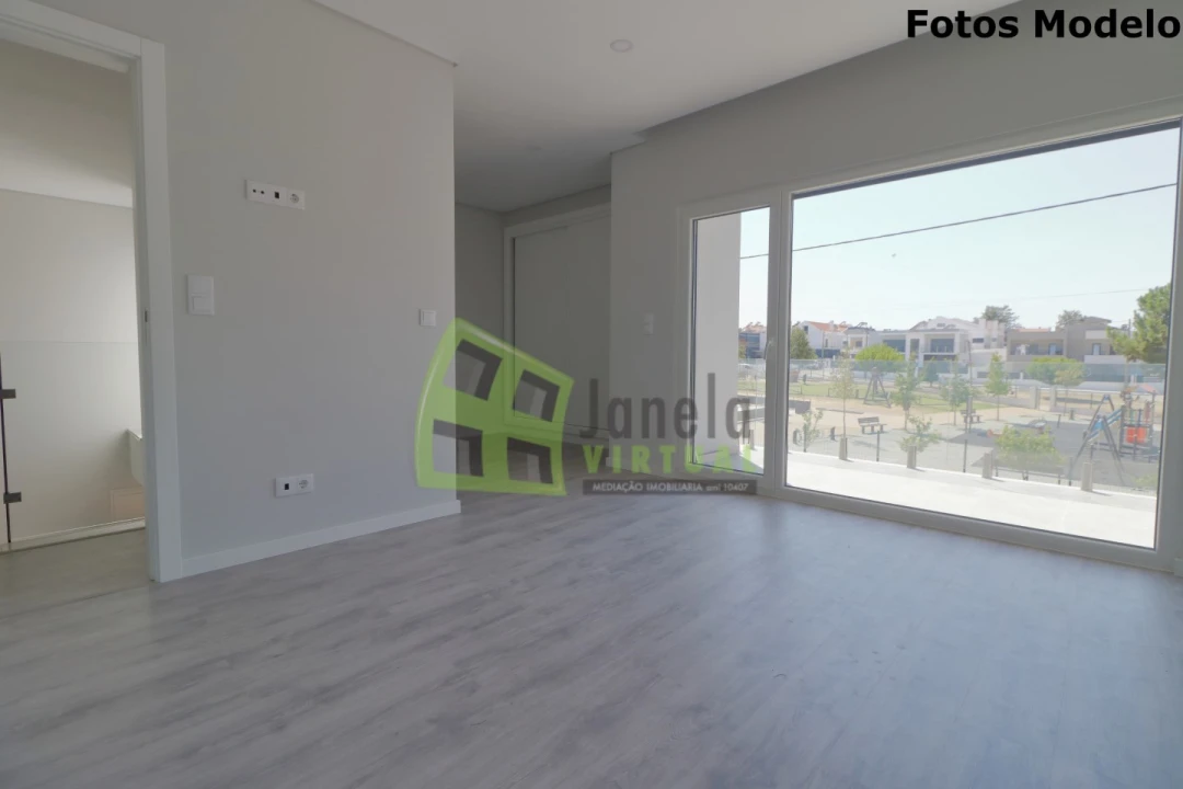 Moradia T1 para Venda em Fernao Ferro Foto 14