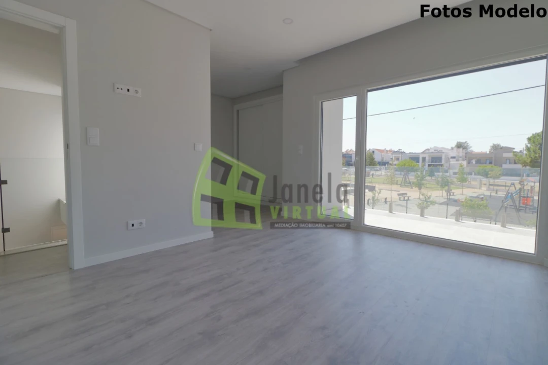 Moradia T3 para Venda em Fernao Ferro Foto 12