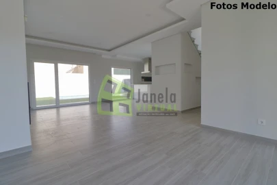 Moradia T3 para Venda em Fernao Ferro