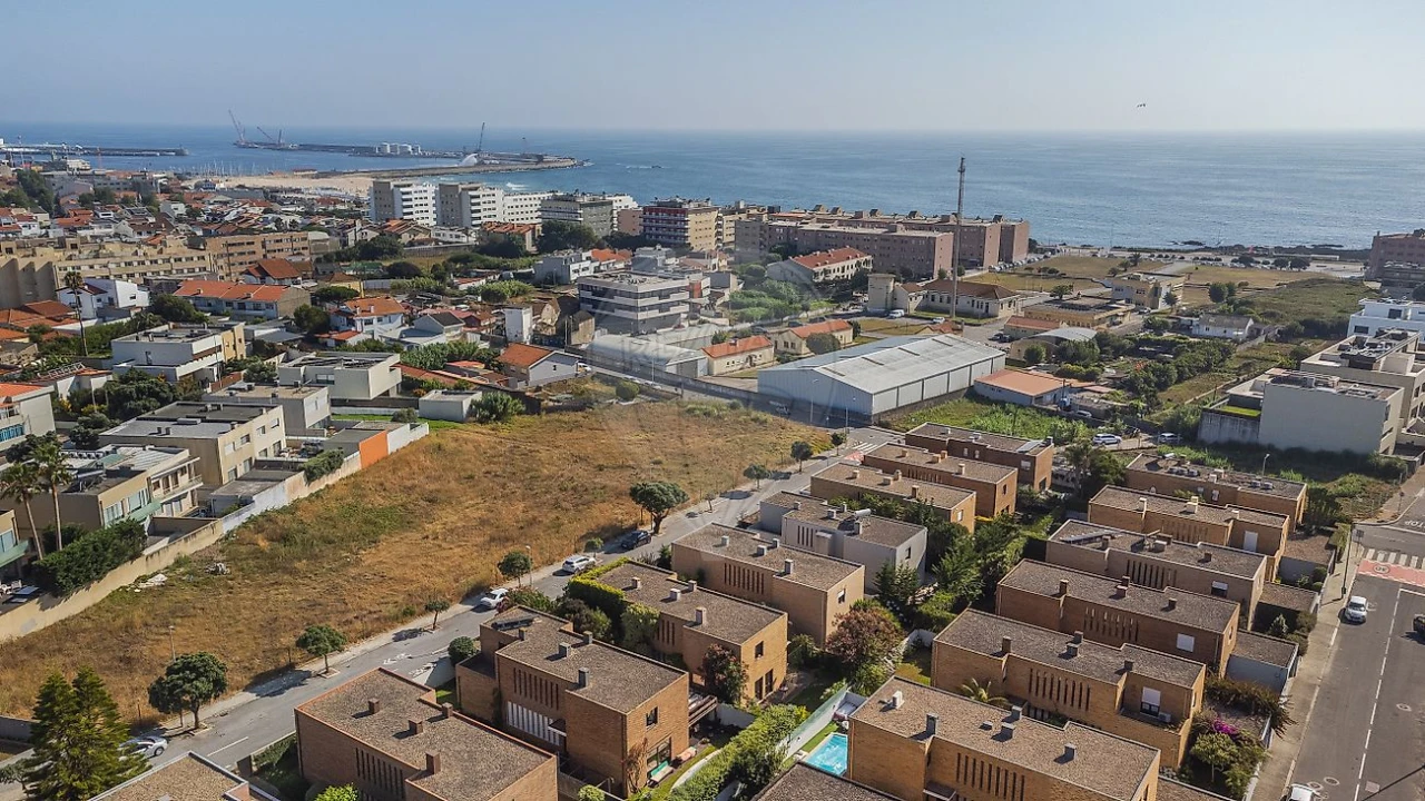 Moradia T5 para Venda em Matosinhos e Leça da Palmeira Foto 47