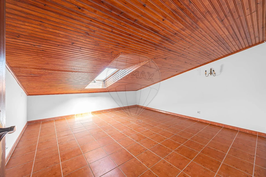 Moradia T4 para Venda em A dos Cunhados e Maceira Foto 1