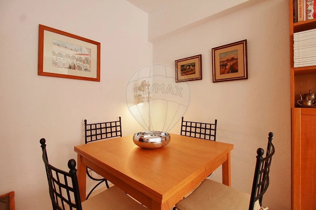 Apartamento T2 para Arrendamento em São Domingos de Benfica Foto 3
