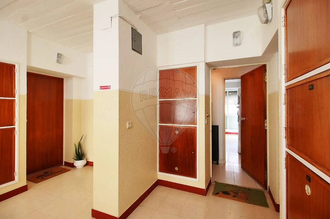 Apartamento T2 para Arrendamento em São Domingos de Benfica Foto 10