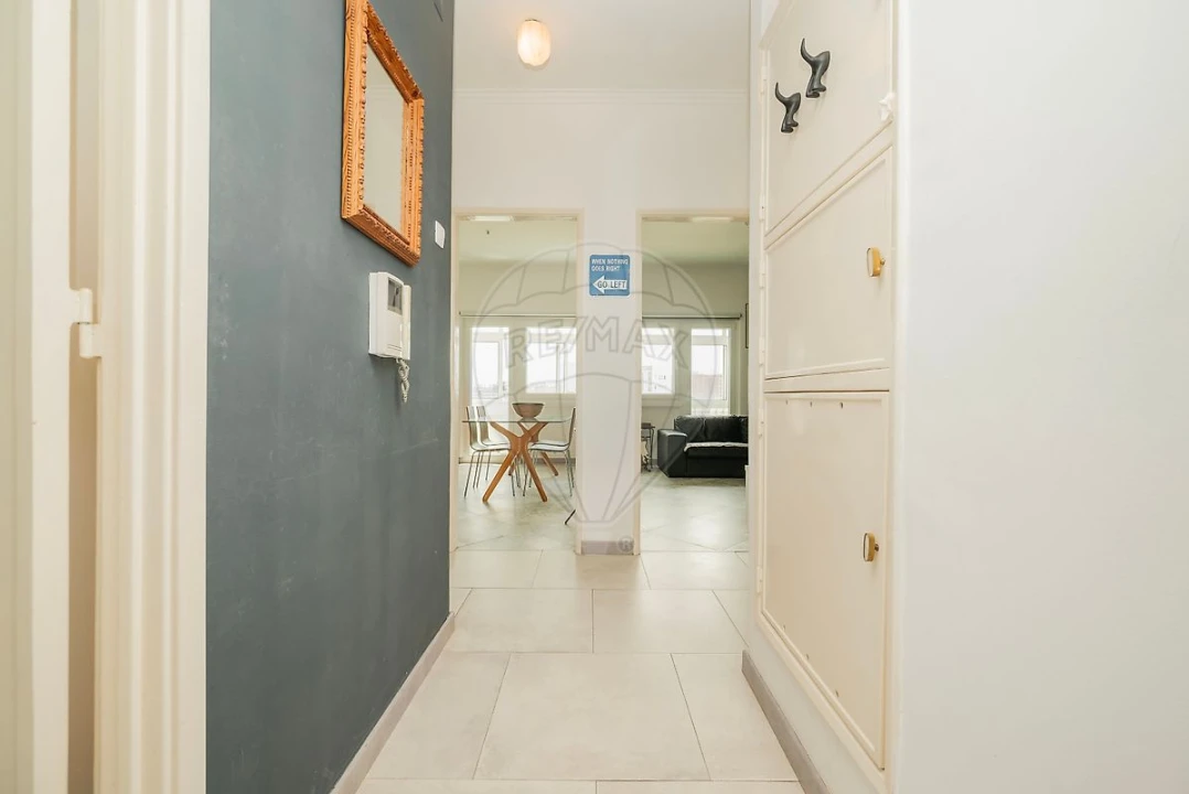 Apartamento T2 para Venda em São Domingos de Benfica Foto 1