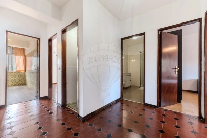 Apartamento T2 para Venda em Carregado e Cadafais