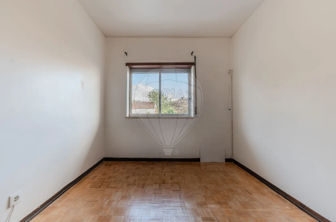 Apartamento T2 para Venda em Carregado e Cadafais Foto 23