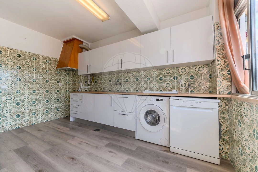 Apartamento T2 para Venda em Carregado e Cadafais Foto 13