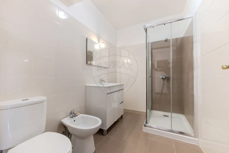 Apartamento T2 para Venda em Carregado e Cadafais Foto 17