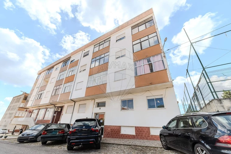 Apartamento T2 para Venda em Carregado e Cadafais Foto 26