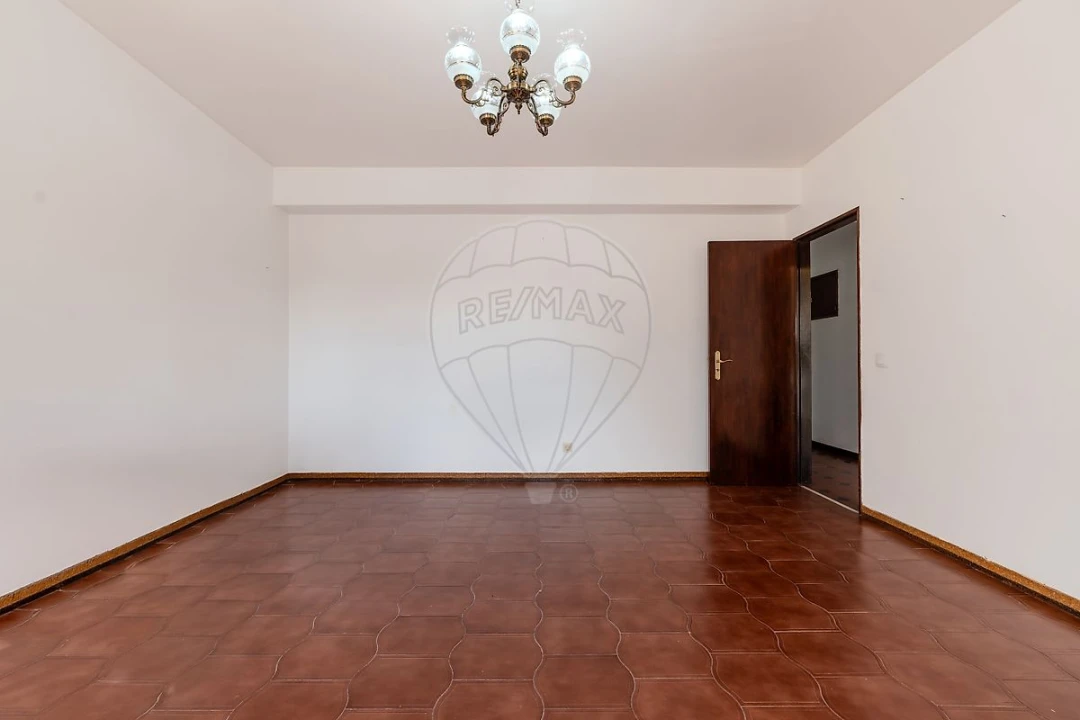 Apartamento T2 para Venda em Carregado e Cadafais Foto 8