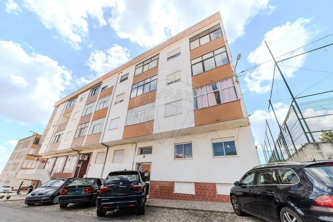 Apartamento T2 para Venda em Carregado e Cadafais Foto 26