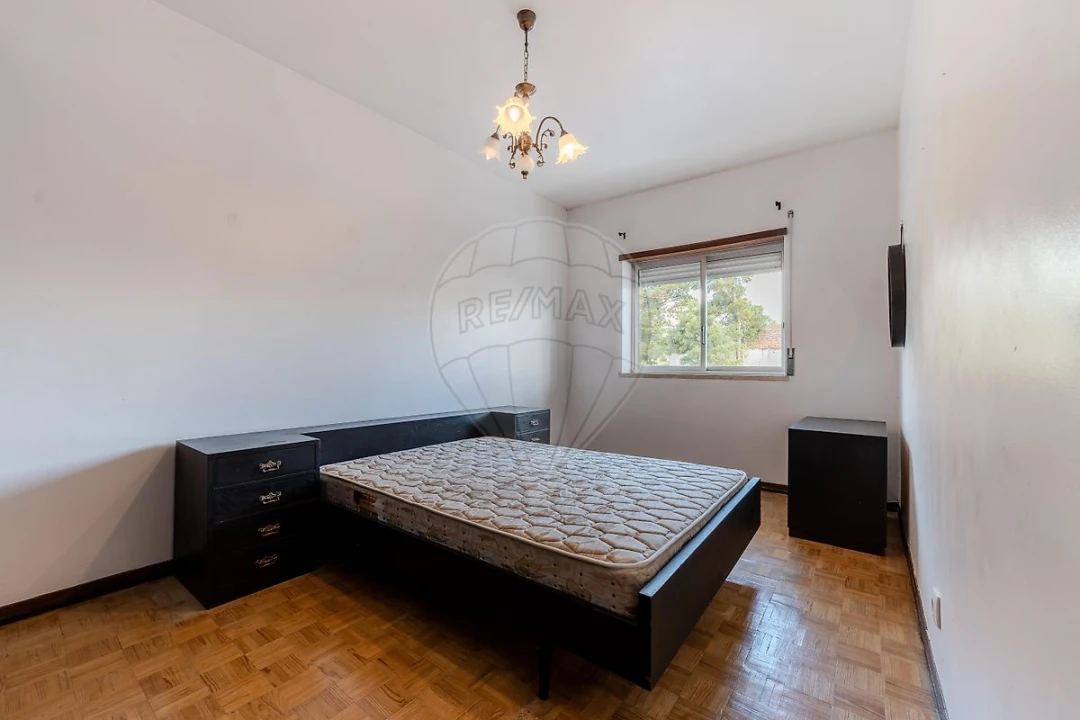 Apartamento T2 para Venda em Carregado e Cadafais Foto 21