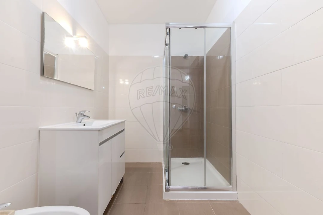 Apartamento T2 para Venda em Carregado e Cadafais Foto 16