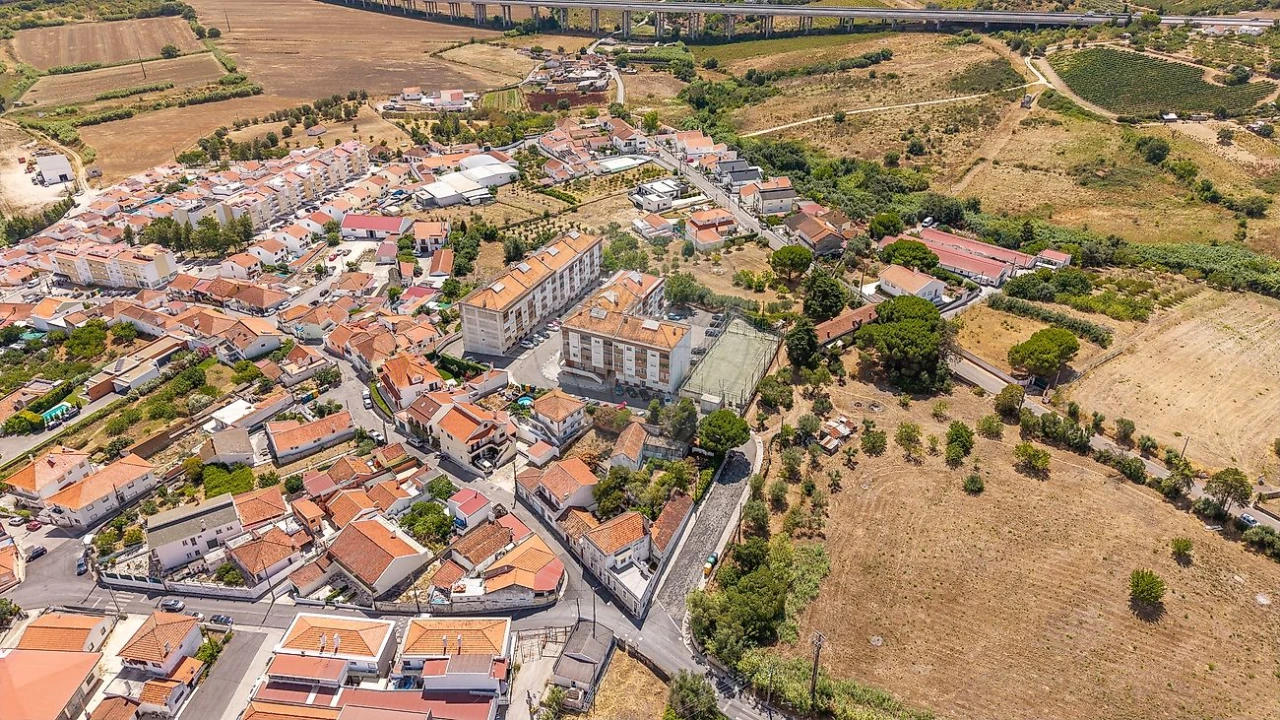 Apartamento T2 para Venda em Carregado e Cadafais Foto 4