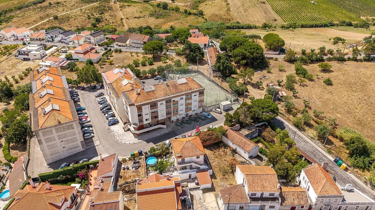 Apartamento T2 para Venda em Carregado e Cadafais Foto 3