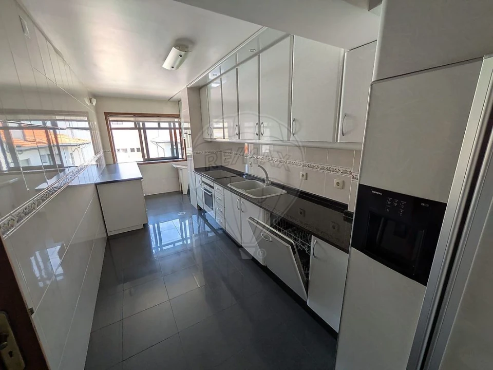 Apartamento T3 para Arrendamento em Espinho Foto 8