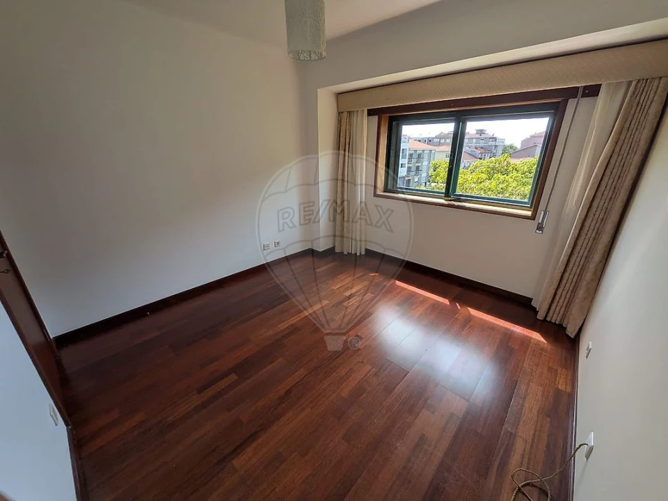 Apartamento T3 para Arrendamento em Espinho Foto 12