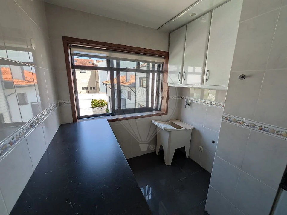 Apartamento T3 para Arrendamento em Espinho Foto 9