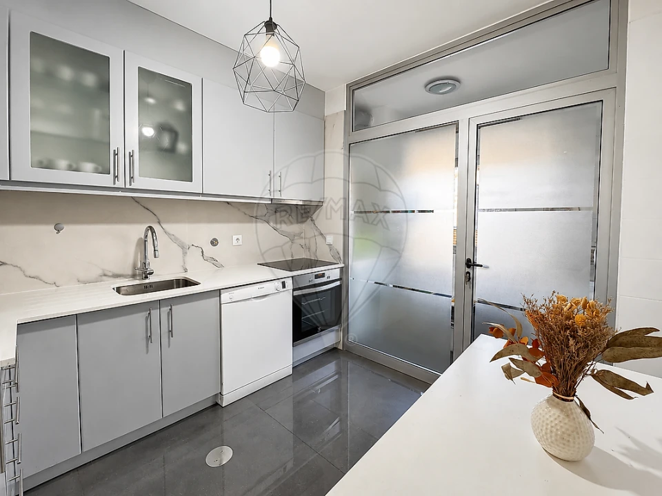 Apartamento T2 para Venda em Pedrouços Foto 6