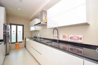 Apartamento T2 para Venda em Santa Maria e São Miguel, São Martinho, São Pedro Penaferrim