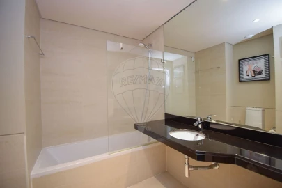 Apartamento T2 para Venda em Santa Maria e São Miguel, São Martinho, São Pedro Penaferrim