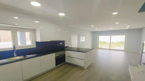 Moradia T3 para Venda em Fernao Ferro