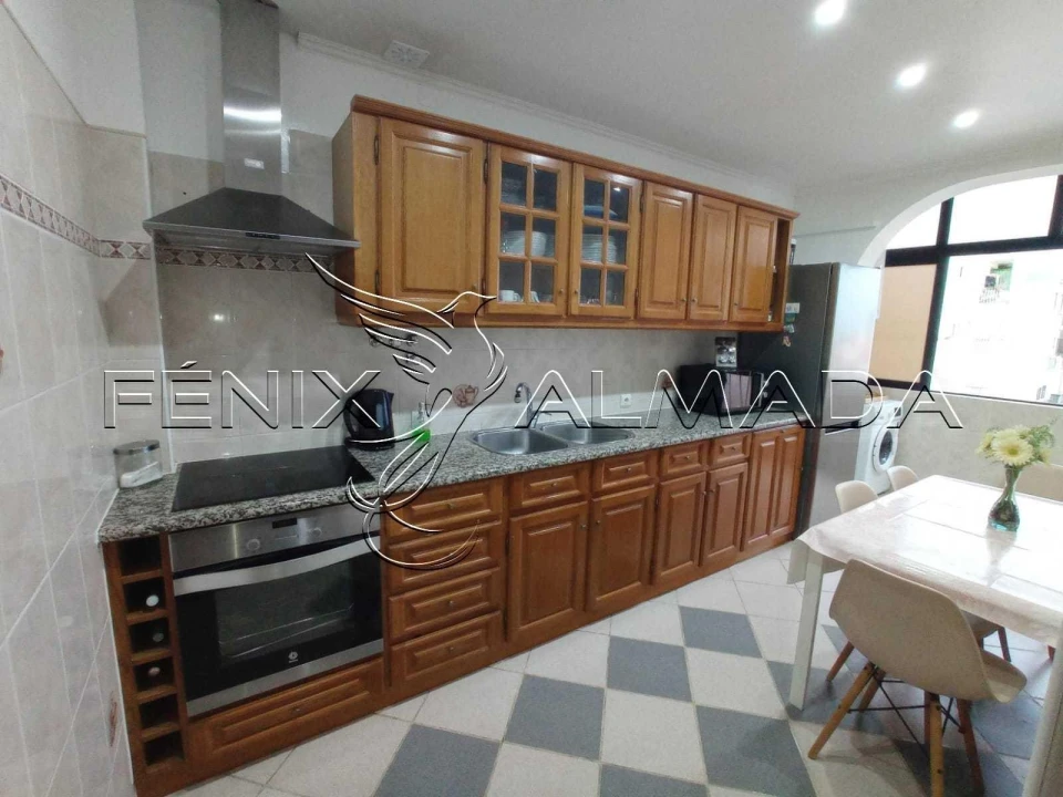 Apartamento T3 para Venda em Corroios Foto 1